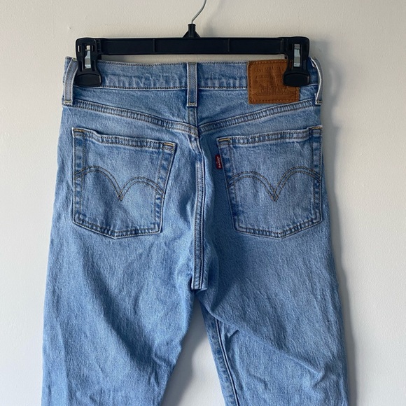 Levi’s Classic Wedgie Fit Ankle Jeans - Picture 4 of 8